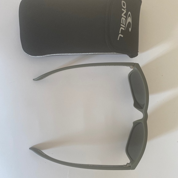 Stylish O’Neill sunnies - gently used - Picture 3 of 3